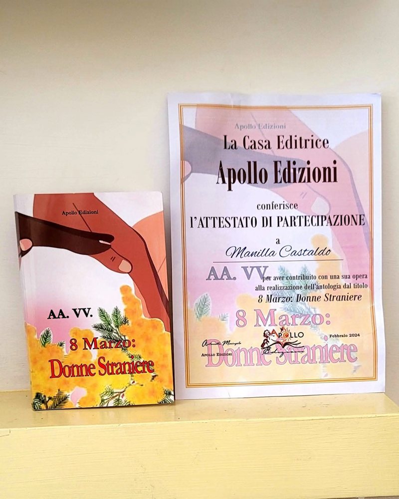 Il volume «8 marzo: donne straniere» con l'attestato di partecipazione di Manilla
