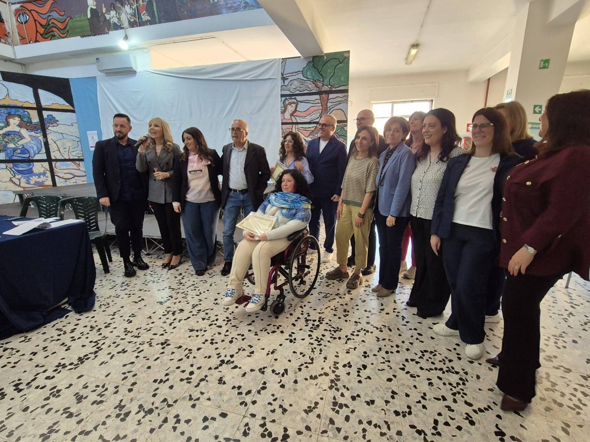 Manilla con i partecipanti alla premiazione di Nola