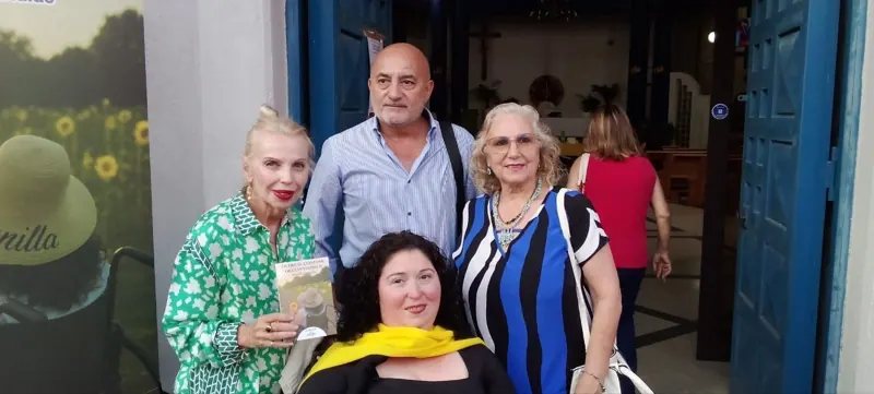 Manilla con alcuni ospiti della presentazione di Afragola