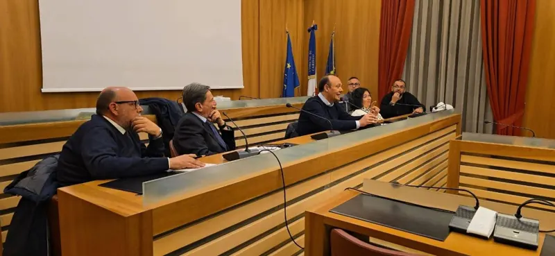 I relatori al tavolo della Sala Consiliare di Cardito