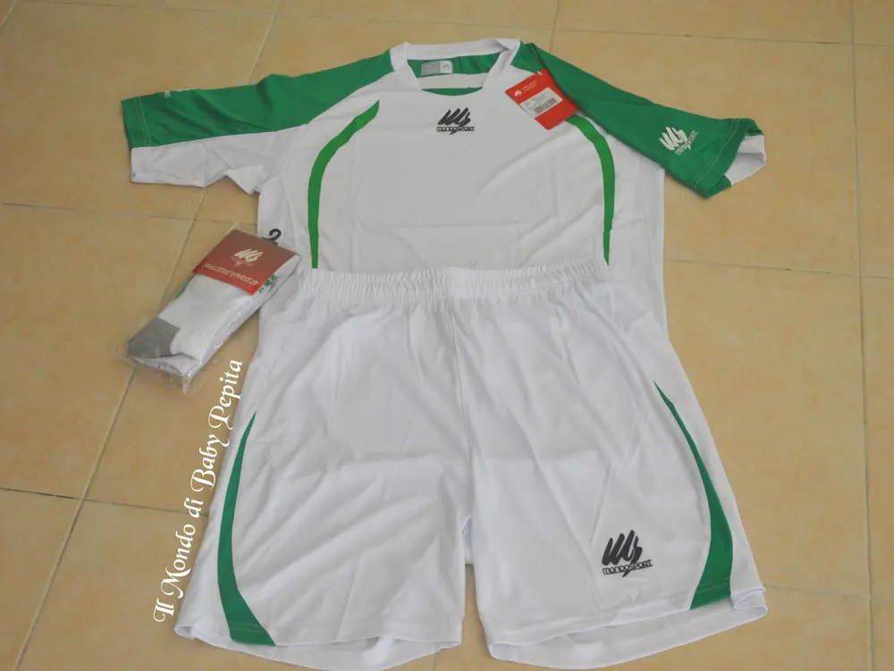 Immagine dall'articolo «Mondo Sport s.r.l. - completino da calcio»