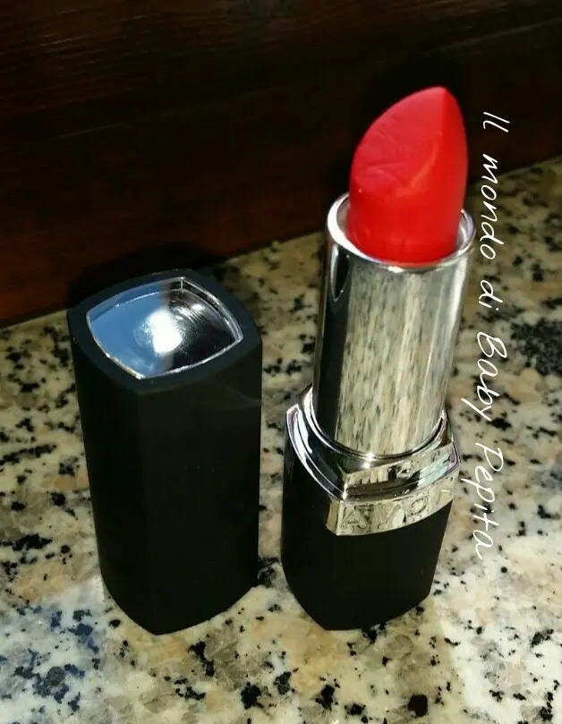 Immagine dall'articolo «Avon - perfectly matte»