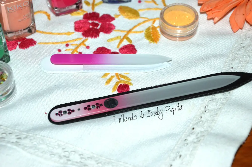Immagine dall'articolo «Lime in vetro Czech glass nail»