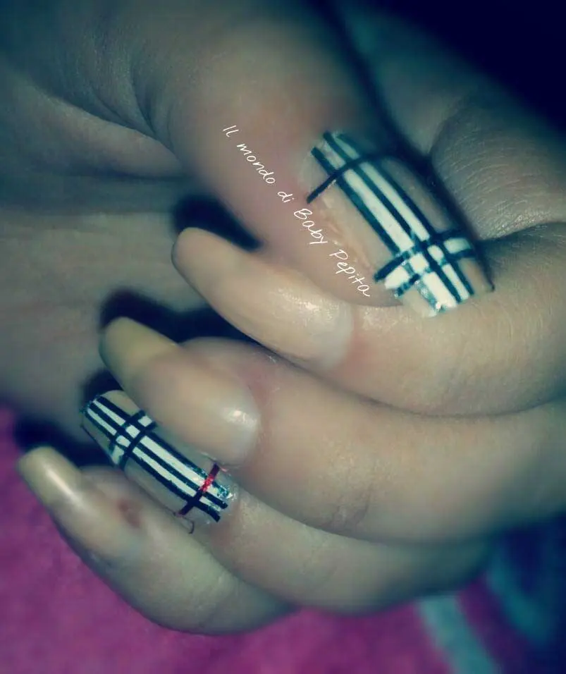 Immagine dall'articolo «BURBERRY NAIL ART - marzo 2016»