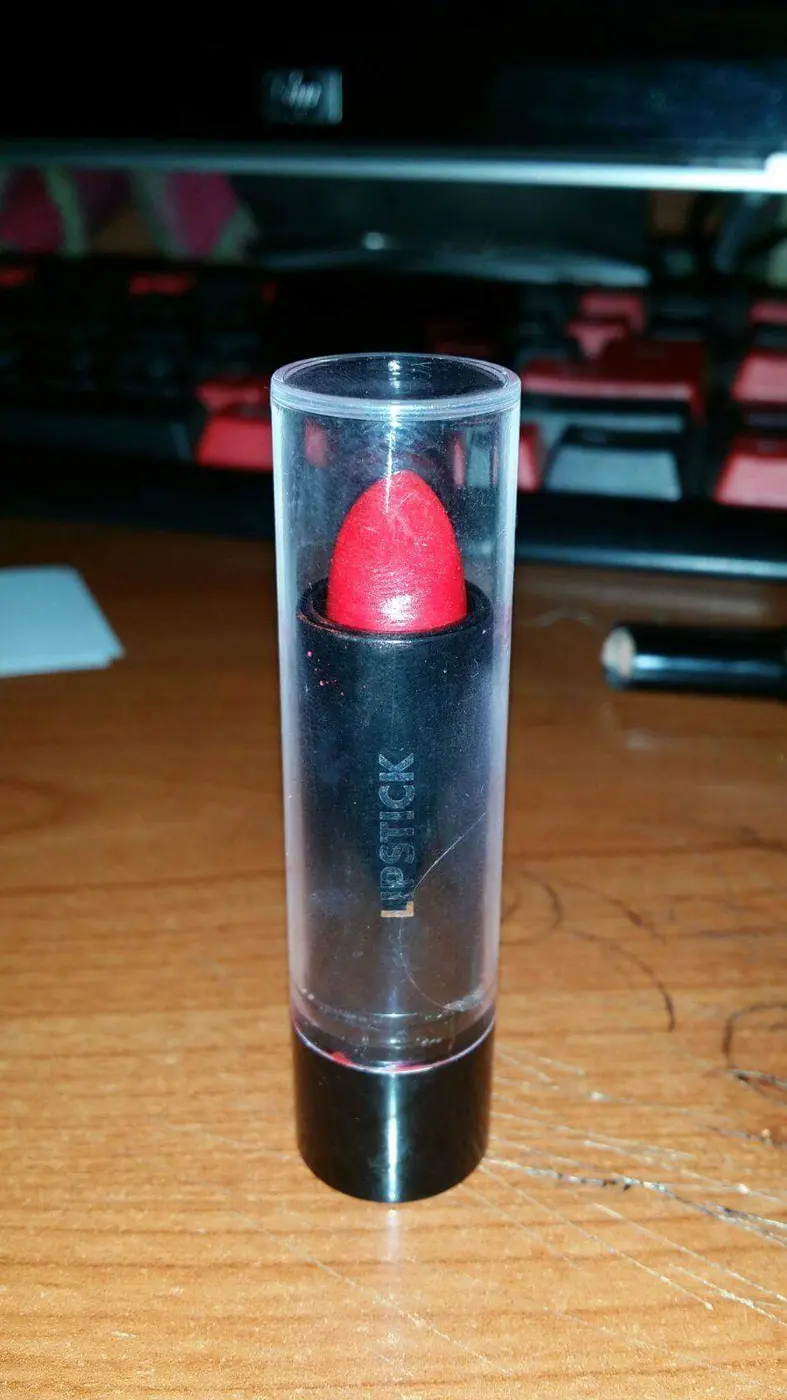 Immagine dall'articolo «Rossetto rosso dalla trousse Deborah Milano simphony bag»