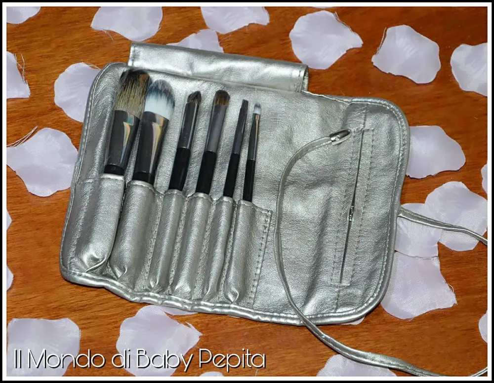 Immagine dall'articolo «PENNELLI PER IL MAKEUP»
