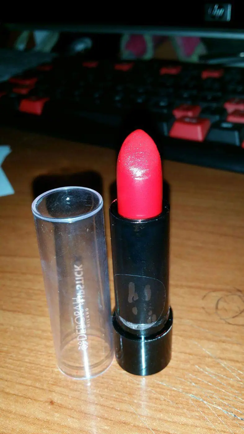 Immagine dall'articolo «Rossetto rosso dalla trousse Deborah Milano simphony bag»