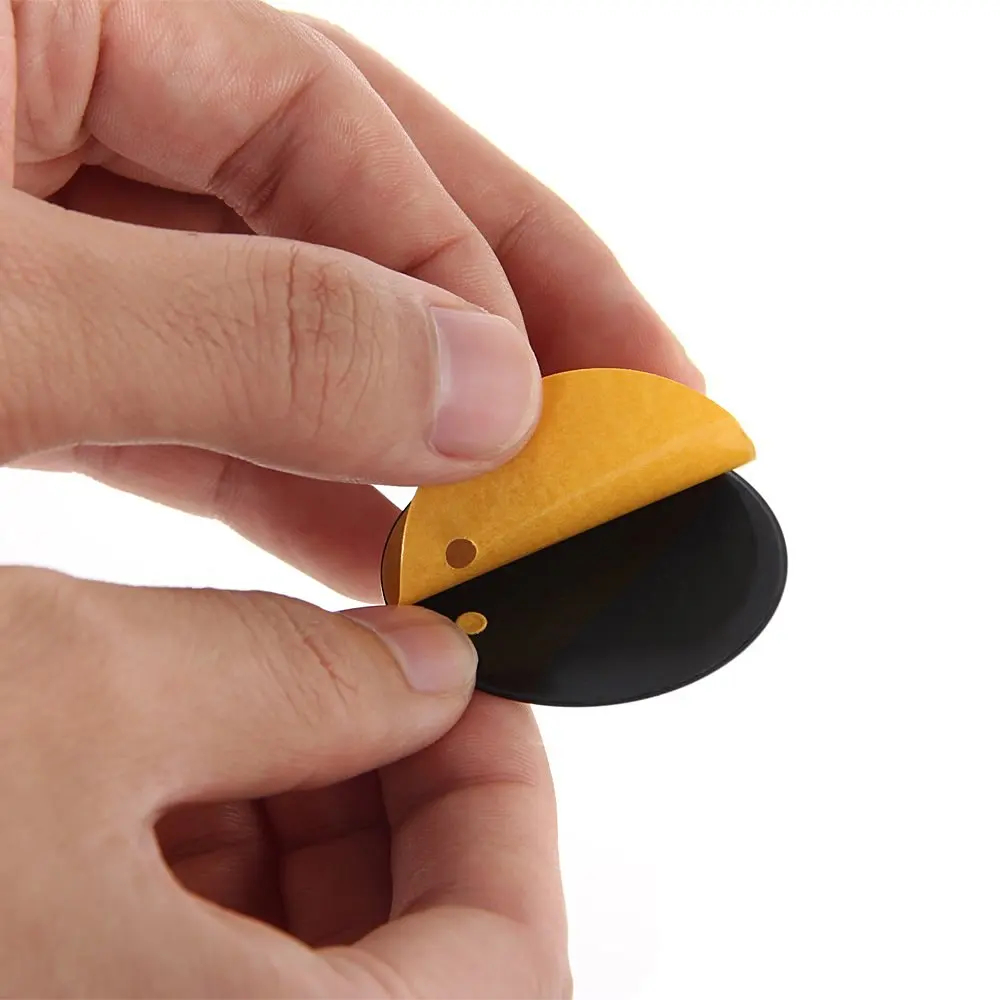 Immagine dall'articolo «CARCHET - supporto magnetico per smartphone»