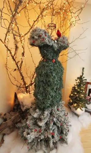 Immagine dall'articolo «Tendenza - albero di Natale manichino»