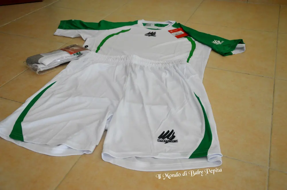 Immagine dall'articolo «Mondo Sport s.r.l. - completino da calcio»