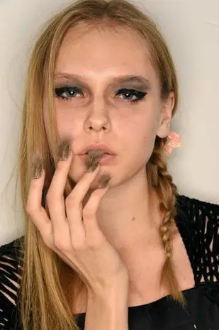 Immagine dall'articolo «New Tendenza - FURRY NAILS»