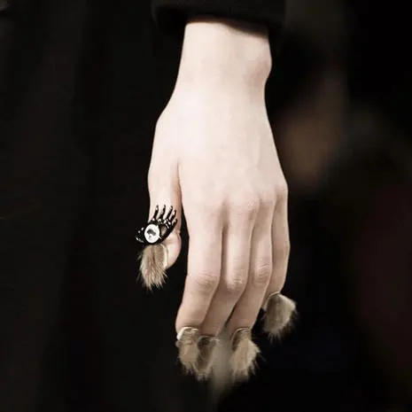 Immagine dall'articolo «New Tendenza - FURRY NAILS»