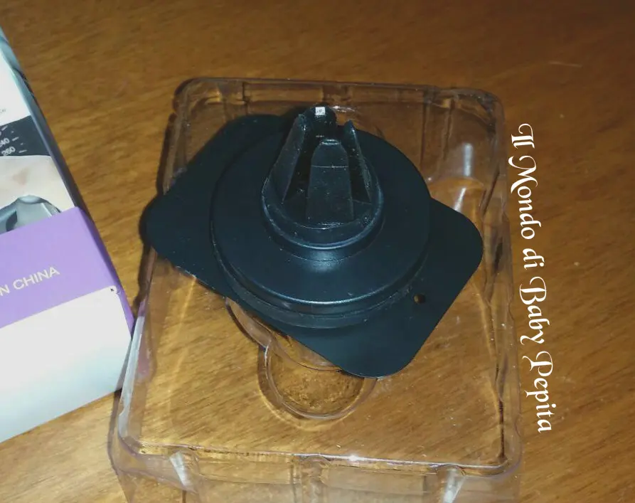 Immagine dall'articolo «CARCHET - supporto magnetico per smartphone»