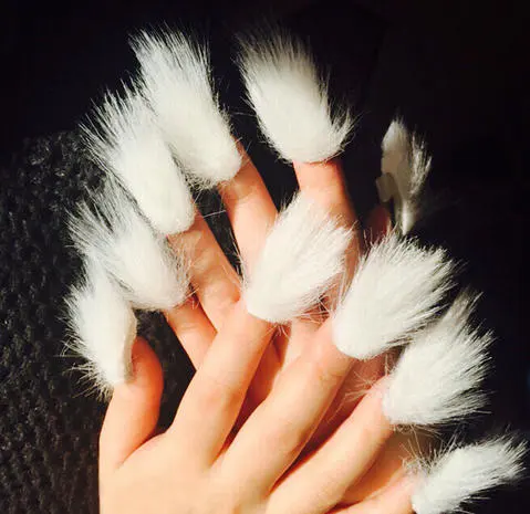 Immagine dall'articolo «New Tendenza - FURRY NAILS»