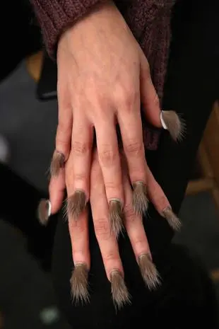 Immagine dall'articolo «New Tendenza - FURRY NAILS»