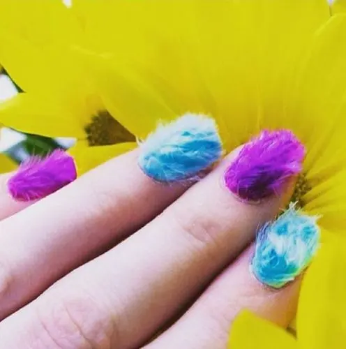 Immagine dall'articolo «New Tendenza - FURRY NAILS»