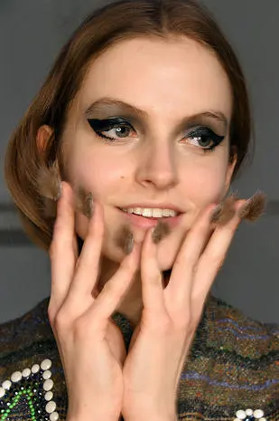 Immagine dall'articolo «New Tendenza - FURRY NAILS»
