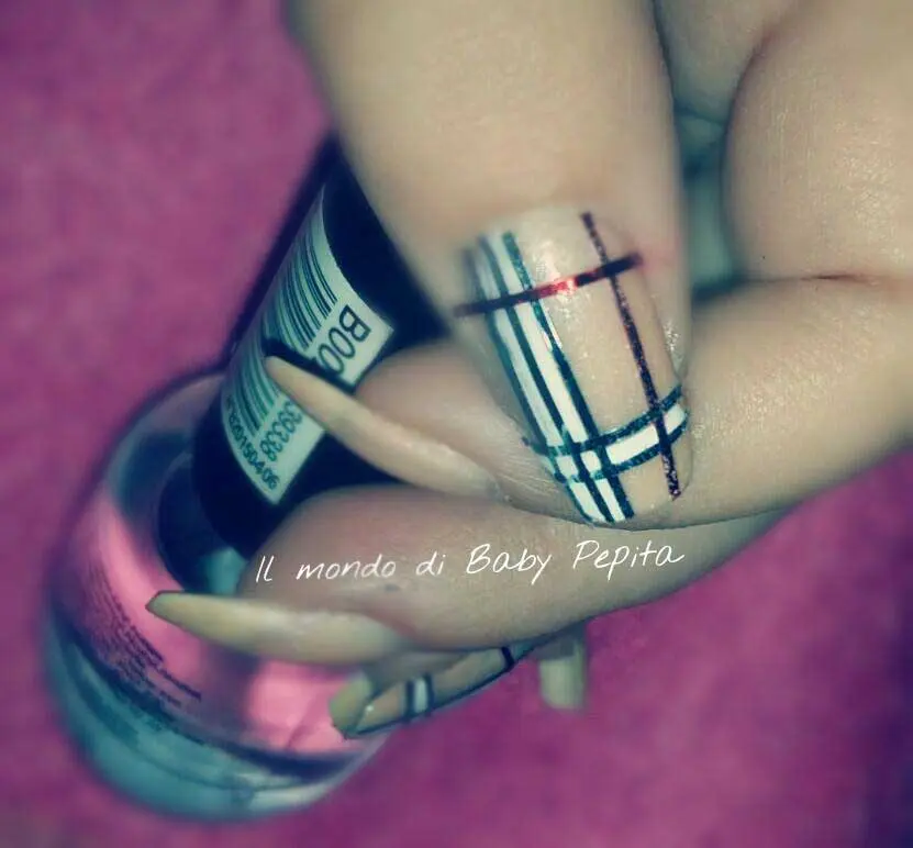 Immagine dall'articolo «BURBERRY NAIL ART - marzo 2016»