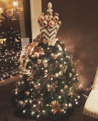 Immagine dall'articolo «Tendenza - albero di Natale manichino»