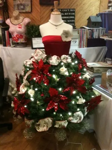 Immagine dall'articolo «Tendenza - albero di Natale manichino»