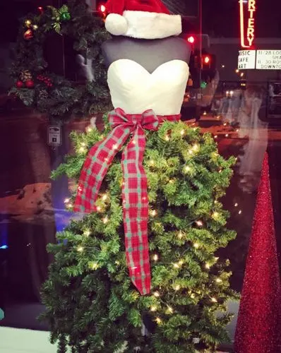 Immagine dall'articolo «Tendenza - albero di Natale manichino»